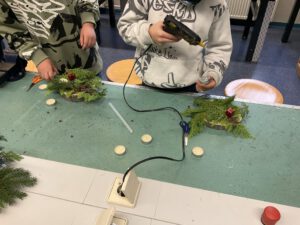 Weihnachtsgestecke Basteln